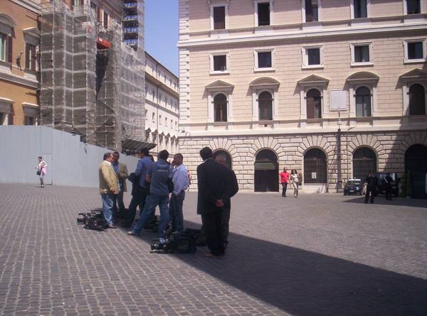 I Giornalisti invece rimangono nell'ombra...