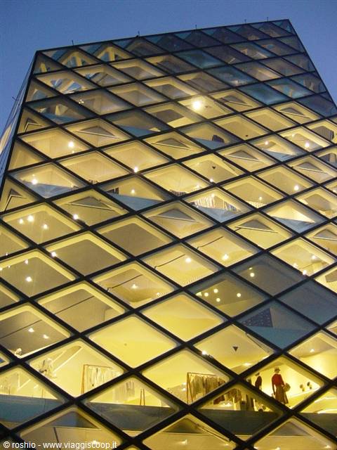 Negozio Prada a Tokyo - Quartiere Aoyama