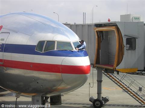 Aeroporto Narita di Tokyo - Tecnologia Giapponese per la pulizia dei vetri degli aerei