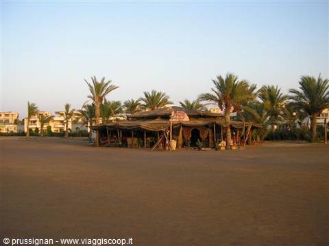 tenda beduina in spiaggia