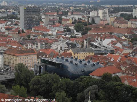 veduta dallo Schlossberg, in primo piano il museo d'Arte Moderna