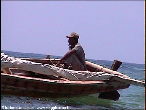 Watamu: pescatore sul dow