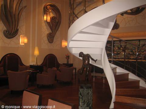Piano Bar