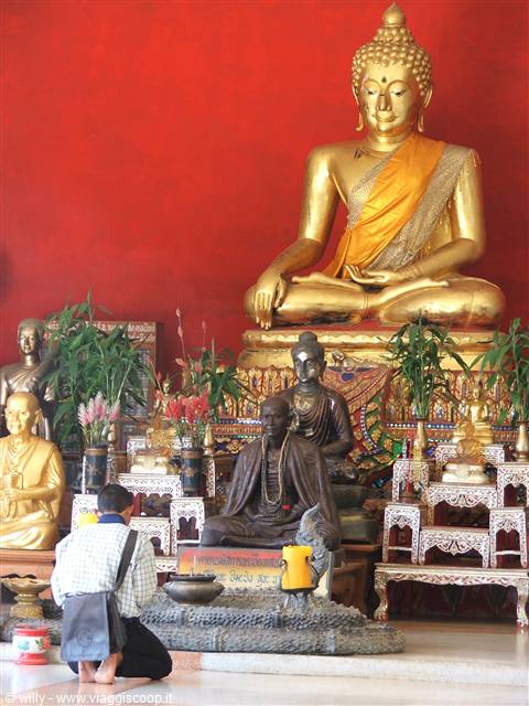 BANGKOK- BUDDA DI WAT SUTHAT