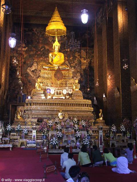 BANGKOK- WATT POE