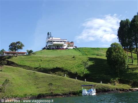 Ex villa di Escobar sui laghetti