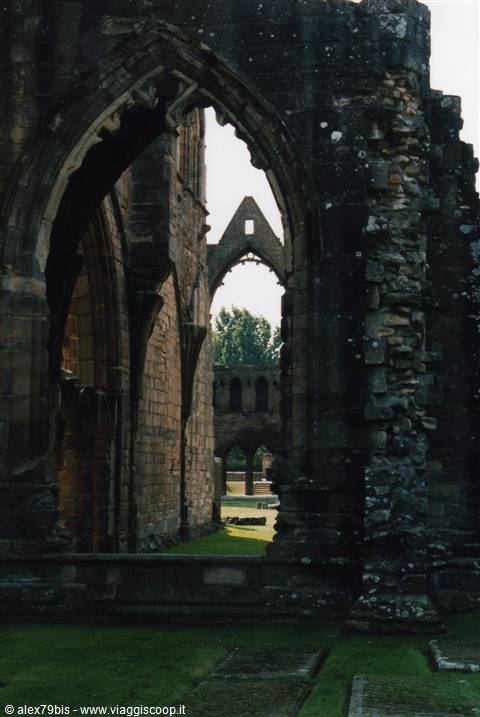 antica cattedrale in rovina