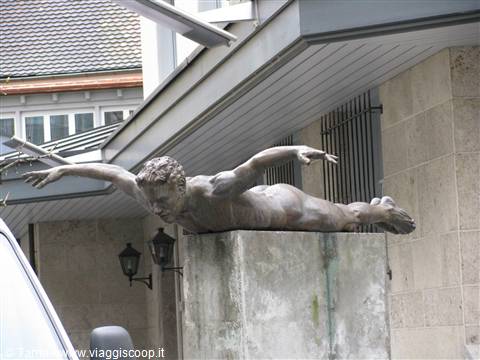 Statua