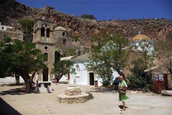 Monemvassia Piazza della chiesa