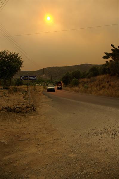 Verso Githio il fumo oscura il sole