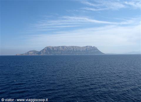 Appare Tavolara