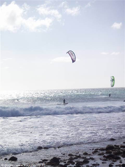Spiaggia surfisti