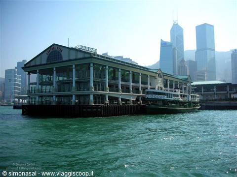 traversata di Victoria Harbor con lo Star Ferry