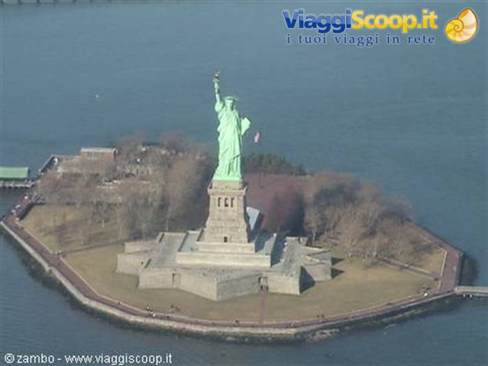 Liberty Island dall'elicottero