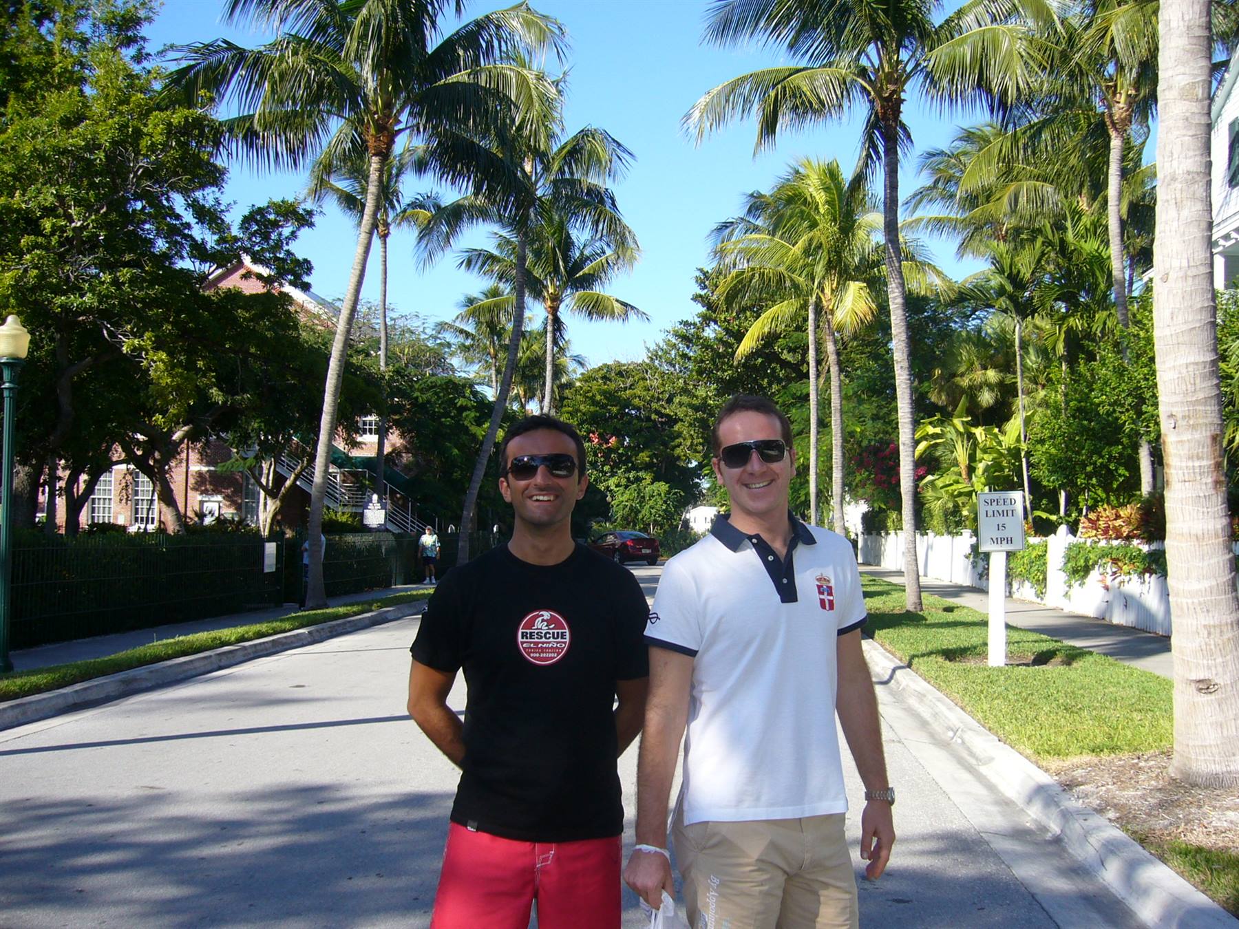 passeggiando per la zona vip di key west nei pressi della 'little white house'