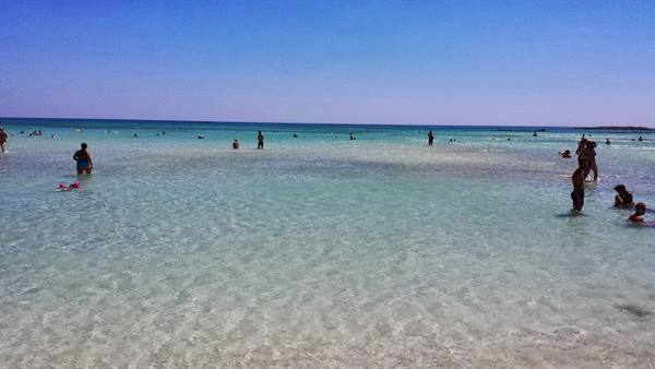 Acque turchesi e senza tempo: una giornata di mare che non vorremmo finisse.
