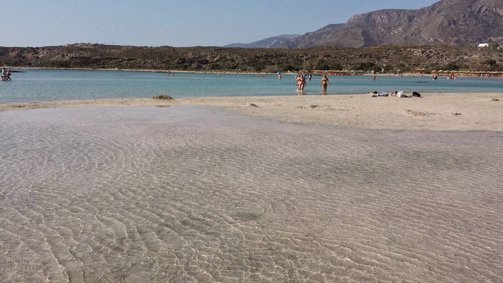 Acque turchesi e sabbia rosa: un pomeriggio da sogno a Elafonisi.