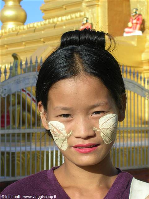 Mandalay - Kuthodaw Paya - Venditrice