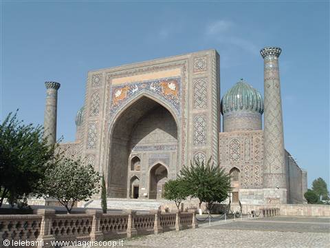 Samarcanda, Piazza Registan, Moschea del Leoni