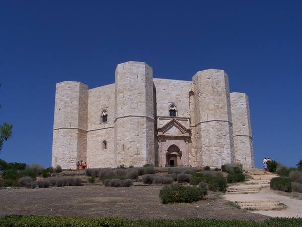Castel del Monte, alta Murgia