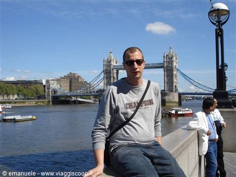 IN MEZZO AL TOWER BRIDGE