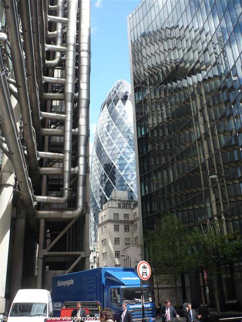 palazzo dei lloyds con il suppostone