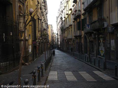 una via dei quartieri spagnoli