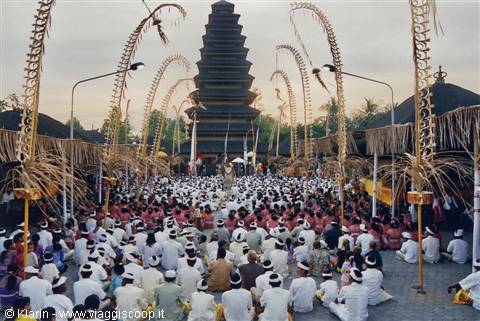Odalan nel tempio di Jimbaran