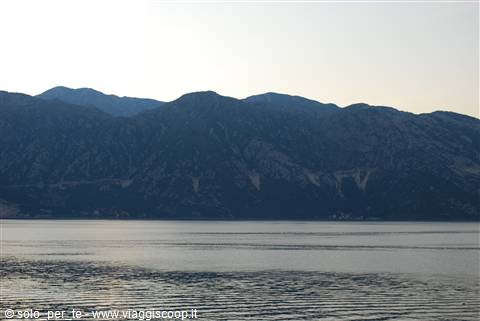 Sul fiordo vicino Kotor
