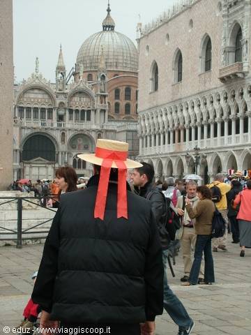 San Marco - La Basilica, il Palazzo Ducale e un Gondoliere