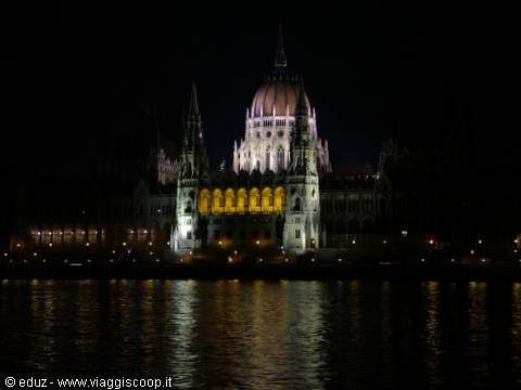 Budapest by night - Il Parlamento