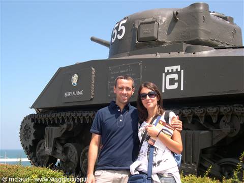 ARROMANCHES: CARRO ARMATO "SHERMAN" IMPIEGATO NELLO SBARCO (BASSA NORMANDIA)