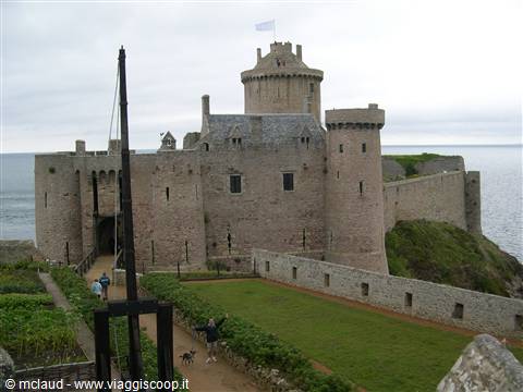 LA FORTEZZA DI FORT LA LATTE A PICCO SUL MARE (BRETAGNA)