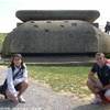 UN' ENORME BUNKER A LONGUES SUL MER (BASSA NORMANDIA) FRANCIA 