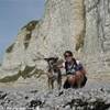 VALENTINA E LUCKY SULLA SPIAGGIA DI FECAMP (ALTA NORMANDIA) FRANCIA 