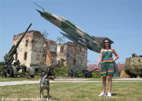 VALE E LUCKY AL MUSEO DELLA GUERRA ALL'APERTO DI KARLOVAC