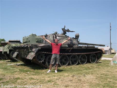 CARRO ARMATO DELLA GUERRA DEL 90' CHE IMPERVERSO' NEI BALCANI