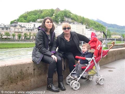 MAMMA VALENTINA, NONNA CARLA E FEDERICO NEL CENTRO DI SALISBURGO (AUSTRIA)