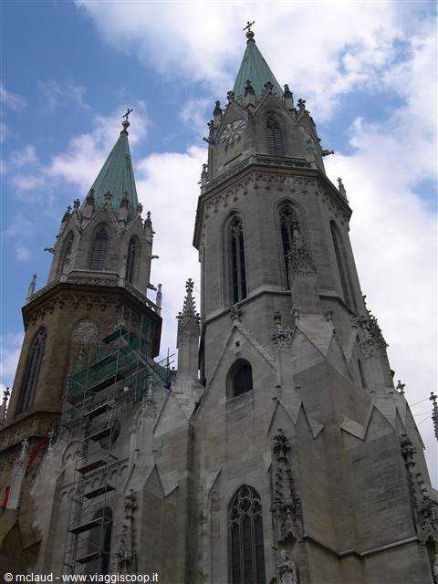 UNA IMPONENTE CATTEDRALE