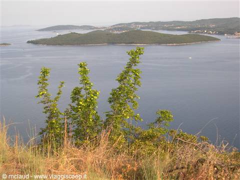 ISOLE DAVANTI A OREBIC