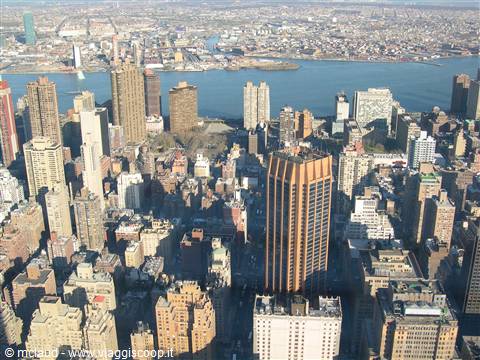 SUL TETTO DI NEW YORK . . .