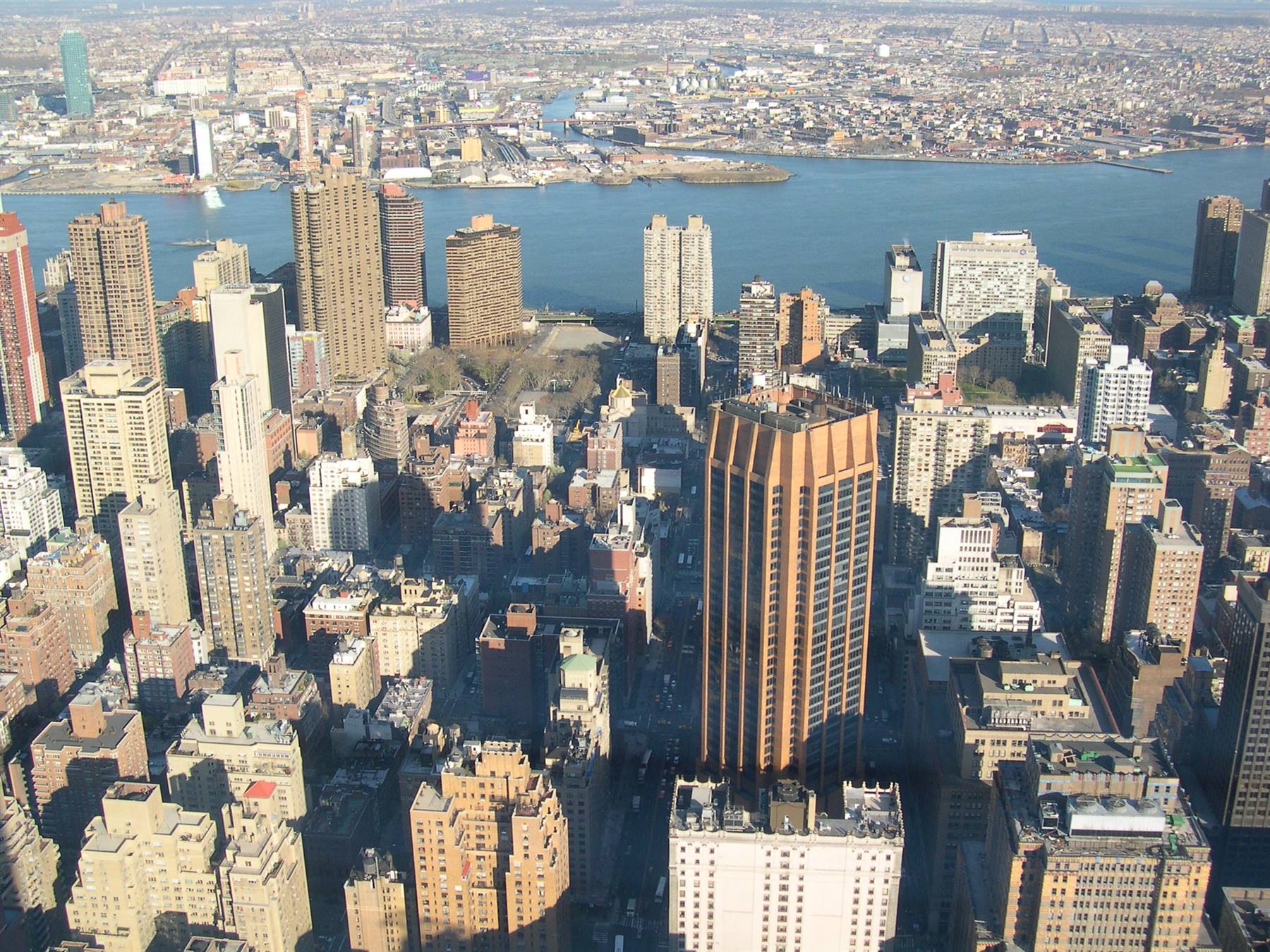 SUL TETTO DI NEW YORK . . .
