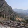 LE ANTICHE ROVINE DI DELPHI ARROCCATE SUL FIANCO DELLA MONTAGNA  GRECIA 