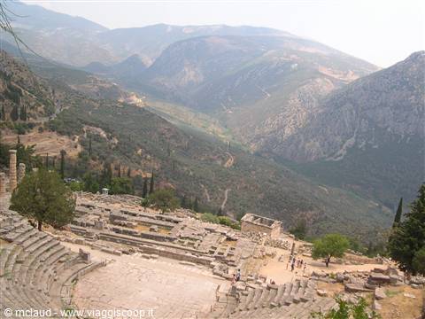 LA SPLENDIDA SCENOGRAFIA NATURALE DELL'ANTICO TEATRO