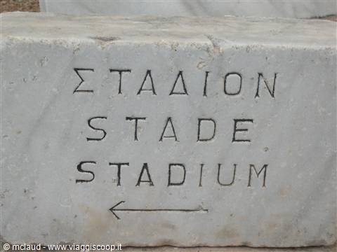 VERSO LO STADIO . . .