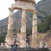 AI PIEDI DEL TEMPIO DI ATENA GRECIA 