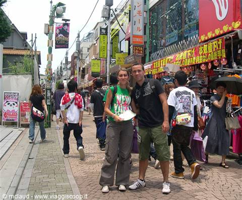 SHOPPING A TAKESHITA STREET