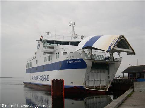 IL TRAGHETTO CHE CI HA ACCOMPAGNATO ALL' ISOLA DI AERO