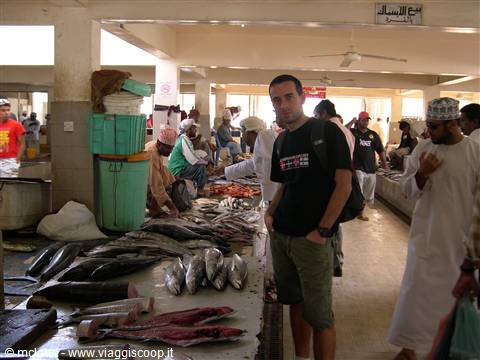 AL MERCATO DEL PESCE . . .