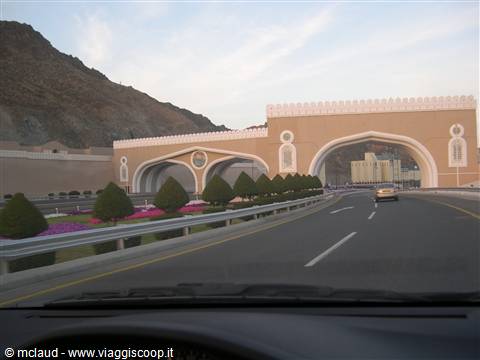 UN ARCO DECORATIVO